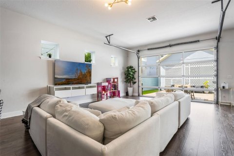 Casa en venta en Orlando, Florida, 4 dormitorios, 211.07 m2 № 1669943 - foto 9