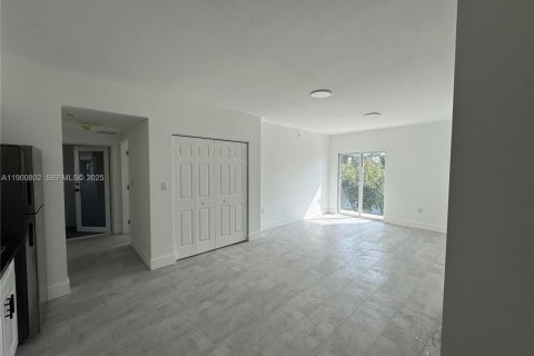 Apartment in Miami, Florida 3 bedrooms, 92.34 sq.m. № 1951905 - photo 12