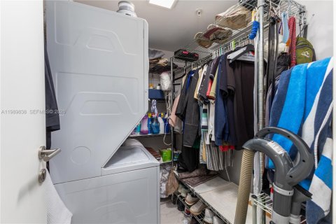 Снять в аренду кондоминиум в Майами-Бич, Флорида 1 спальня, 57.88м2, № 2051915 - фото 17