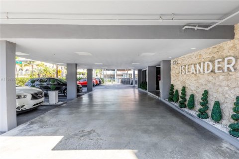 Снять в аренду кондоминиум в Майами-Бич, Флорида 1 спальня, 57.88м2, № 2051915 - фото 26