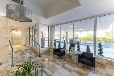 Снять в аренду кондоминиум в Майами-Бич, Флорида 1 спальня, 57.88м2, № 2051915 - фото 30