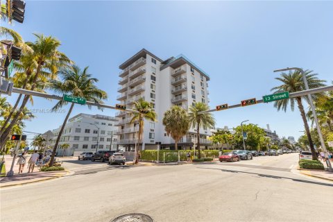 Снять в аренду кондоминиум в Майами-Бич, Флорида 1 спальня, 57.88м2, № 2051915 - фото 24