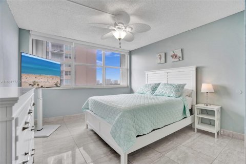 Copropriété à vendre à Hollywood, Floride: 2 chambres, 116.31 m2 № 2012251 - photo 17