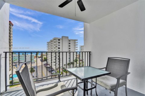 Copropriété à vendre à Hollywood, Floride: 2 chambres, 116.31 m2 № 2012251 - photo 2