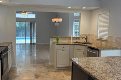 House in Weeki Wachee, Florida 3 bedrooms, 147.62 sq.m. № 2206803 - photo 10
