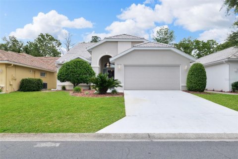 House in Weeki Wachee, Florida 3 bedrooms, 147.62 sq.m. № 2206803