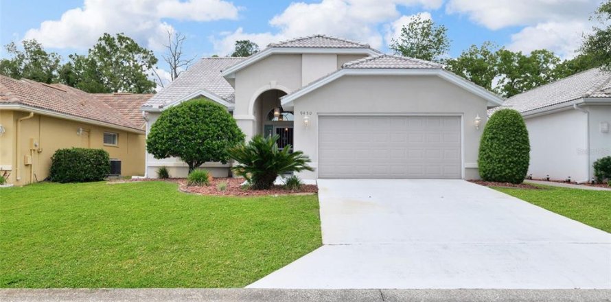 House in Weeki Wachee, Florida 3 bedrooms, 147.62 sq.m. № 2206803