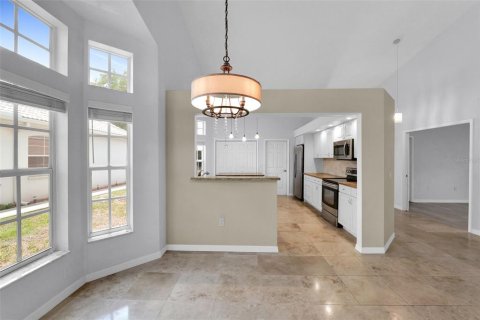 House in Weeki Wachee, Florida 3 bedrooms, 147.62 sq.m. № 2206803 - photo 11