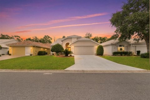 House in Weeki Wachee, Florida 3 bedrooms, 147.62 sq.m. № 2206803 - photo 2