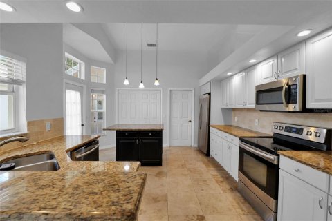 House in Weeki Wachee, Florida 3 bedrooms, 147.62 sq.m. № 2206803 - photo 8