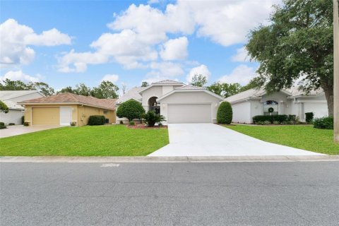 House in Weeki Wachee, Florida 3 bedrooms, 147.62 sq.m. № 2206803 - photo 3