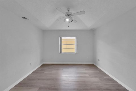 House in Weeki Wachee, Florida 3 bedrooms, 147.62 sq.m. № 2206803 - photo 28