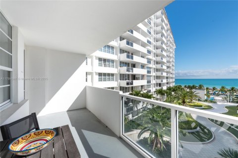 Copropriété à louer à Miami Beach, Floride: 48.77 m2 № 1867211 - photo 2