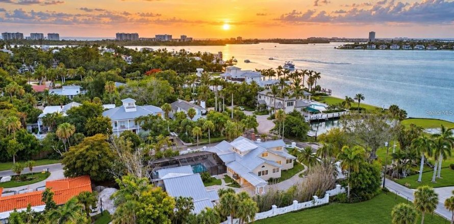 Villa ou maison à Sarasota, Floride 5 chambres, 421.4 m2 № 2420085