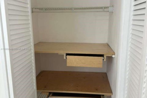 Apartamento en alquiler en Hialeah, Florida, 1 dormitorio, 282.42 m2 № 2051529 - foto 8