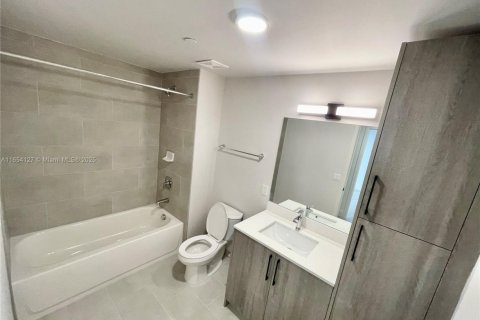 Apartamento en alquiler en Miami, Florida, 2 dormitorios, 92.25 m2 № 2015737 - foto 13