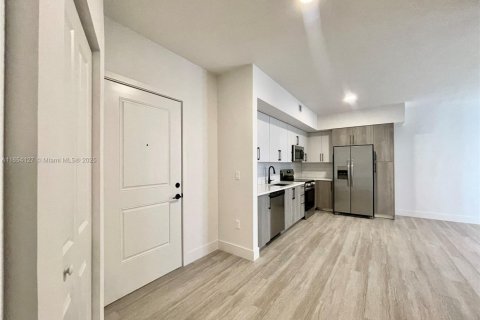 Apartamento en alquiler en Miami, Florida, 2 dormitorios, 92.25 m2 № 2015737 - foto 3