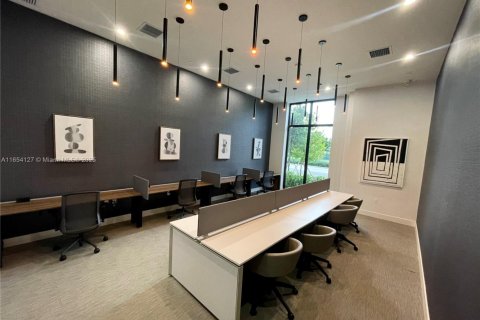 Apartamento en alquiler en Miami, Florida, 2 dormitorios, 92.25 m2 № 2015737 - foto 17