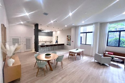 Apartamento en alquiler en Miami, Florida, 2 dormitorios, 92.25 m2 № 2015737 - foto 12