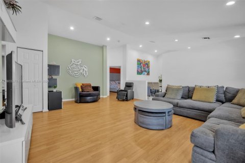 House in Boca Raton, Florida 3 bedrooms, 135.82 sq.m. № 1969652 - photo 9