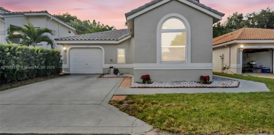 House in Boca Raton, Florida 3 bedrooms, 135.82 sq.m. № 1969652