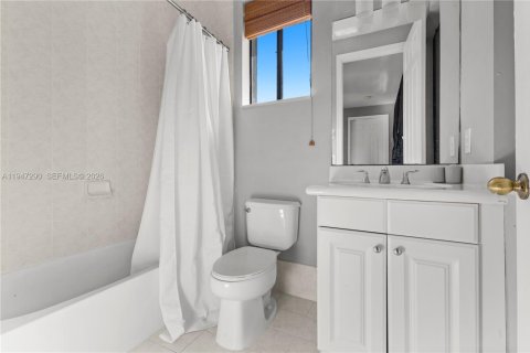 Купить виллу или дом в Катлер-Бей, Флорида 5 спален, 323.21м2, № 2005817 - фото 21