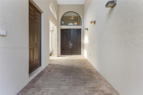 Купить виллу или дом в Катлер-Бей, Флорида 5 спален, 323.21м2, № 2005817 - фото 18