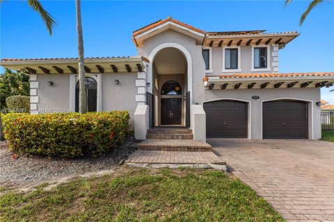 Купить виллу или дом в Катлер-Бей, Флорида 5 спален, 323.21м2, № 2005817 - фото 14