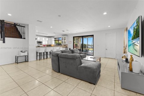 Купить виллу или дом в Катлер-Бей, Флорида 5 спален, 323.21м2, № 2005817 - фото 30