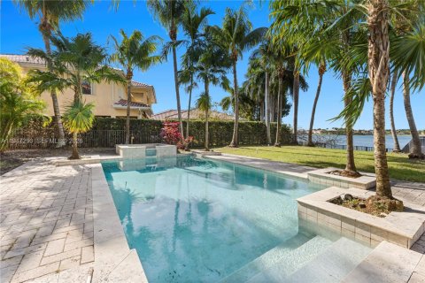 Купить виллу или дом в Катлер-Бей, Флорида 5 спален, 323.21м2, № 2005817 - фото 5