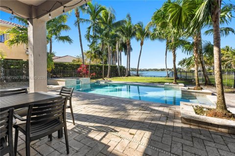 Купить виллу или дом в Катлер-Бей, Флорида 5 спален, 323.21м2, № 2005817 - фото 3