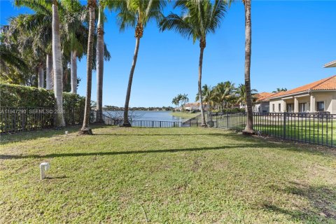 Купить виллу или дом в Катлер-Бей, Флорида 5 спален, 323.21м2, № 2005817 - фото 13