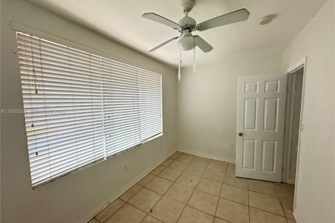 Copropriété à louer à Miami, Floride: 2 chambres, 57.13 m2 № 1996563 - photo 3
