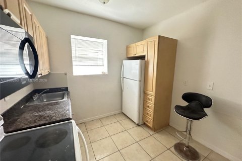 Copropriété à louer à Miami, Floride: 2 chambres, 57.13 m2 № 1996563 - photo 7