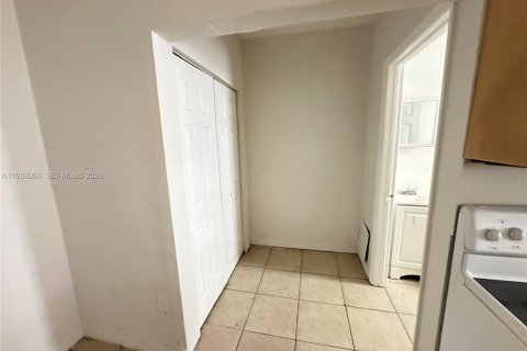 Copropriété à louer à Miami, Floride: 2 chambres, 57.13 m2 № 1996563 - photo 9