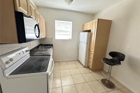 Copropriété à louer à Miami, Floride: 2 chambres, 57.13 m2 № 1996563 - photo 10