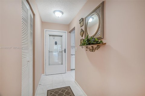 Condo in Lauderhill, Florida, 2 bedrooms № 2081823 - photo 4