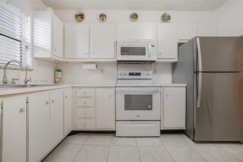 Condo in Lauderhill, Florida, 2 bedrooms № 2081823 - photo 7