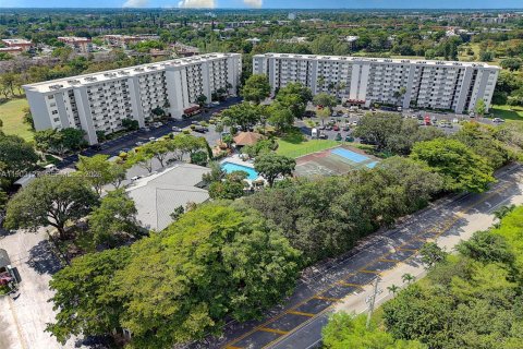 Condo in Lauderhill, Florida, 2 bedrooms № 2081823