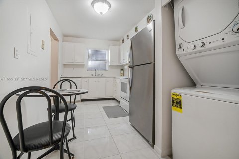 Condo in Lauderhill, Florida, 2 bedrooms № 2081823 - photo 8