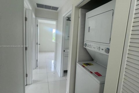 Снять в аренду виллу или дом в Майами, Флорида 3 спальни, 171.87м2, № 1947653 - фото 7