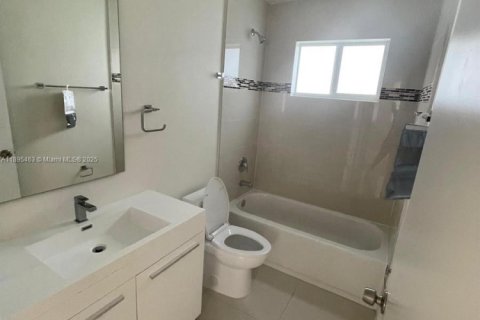 Снять в аренду виллу или дом в Майами, Флорида 3 спальни, 171.87м2, № 1947653 - фото 4