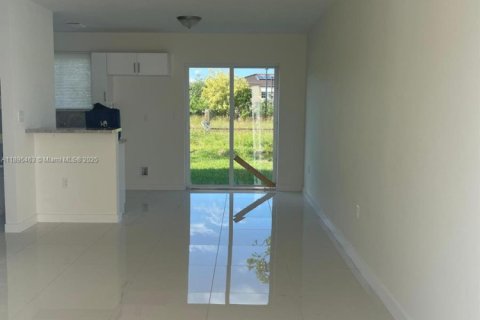 Снять в аренду виллу или дом в Майами, Флорида 3 спальни, 171.87м2, № 1947653 - фото 9