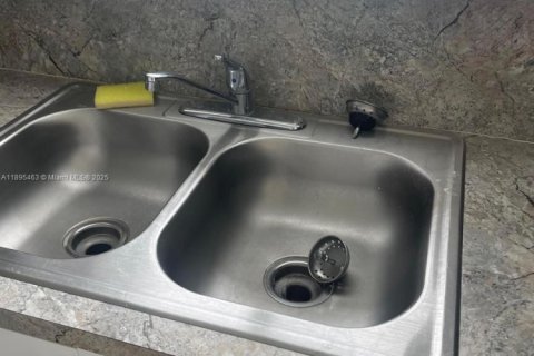 Снять в аренду виллу или дом в Майами, Флорида 3 спальни, 171.87м2, № 1947653 - фото 10