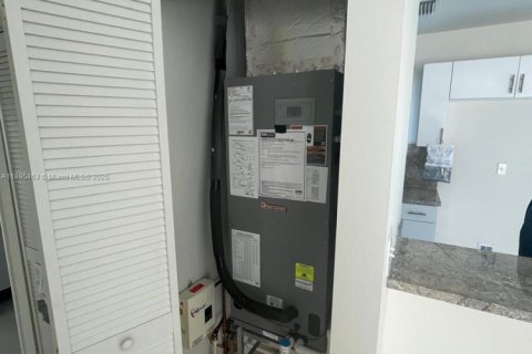 Снять в аренду виллу или дом в Майами, Флорида 3 спальни, 171.87м2, № 1947653 - фото 2