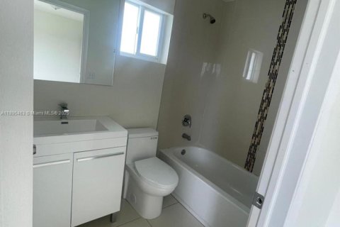 Снять в аренду виллу или дом в Майами, Флорида 3 спальни, 171.87м2, № 1947653 - фото 3