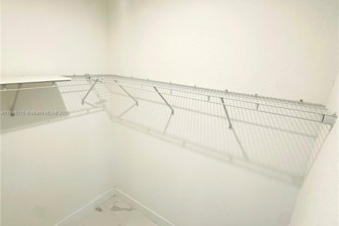 Villa ou maison à louer à Miami, Floride: 4 chambres, 282.24 m2 № 1949474 - photo 25