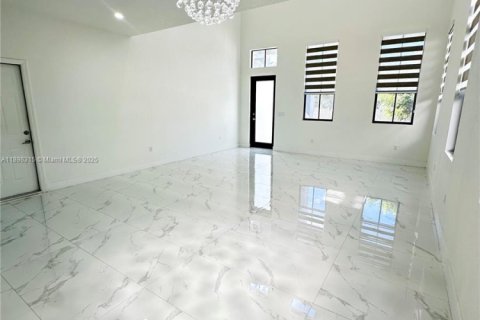 Villa ou maison à louer à Miami, Floride: 4 chambres, 282.24 m2 № 1949474 - photo 13