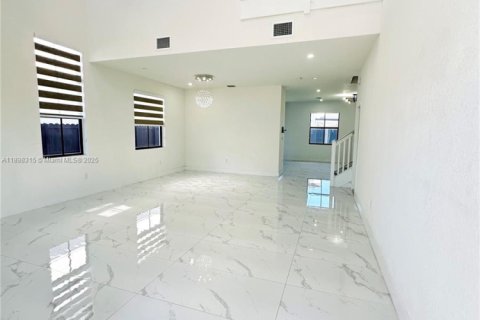 Villa ou maison à louer à Miami, Floride: 4 chambres, 282.24 m2 № 1949474 - photo 15