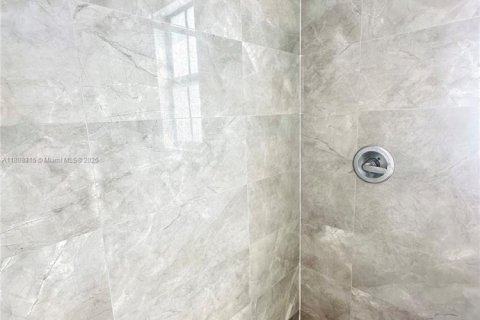 Villa ou maison à louer à Miami, Floride: 4 chambres, 282.24 m2 № 1949474 - photo 20